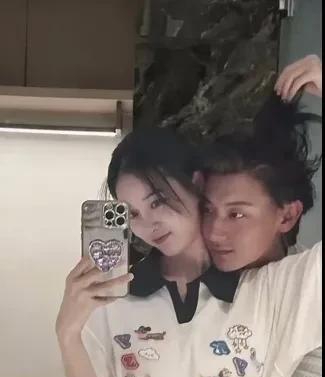 从恋爱开始就躲躲藏藏，无论黄子韬怎样逼宫，徐艺洋都是死活不承认恋情，估计现在更不