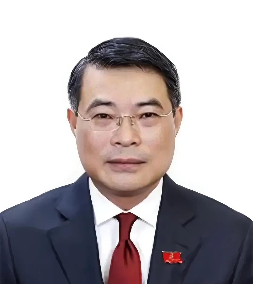 越南组织部部长黎明兴，既是越南政坛的中坚力量，也是不折不扣的前辈，谋略精明，手段