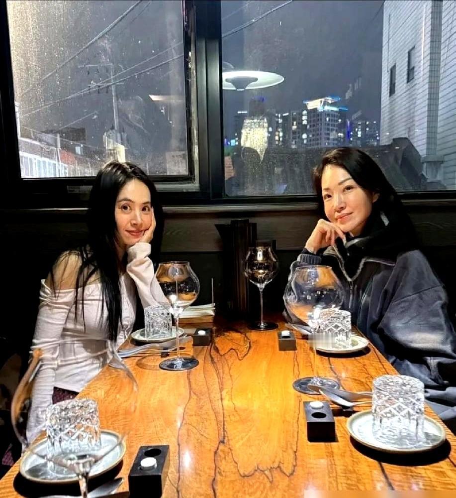 天后蔡依林，在姐姐婚礼上突然大哭起来了。那是在2010年，她姐姐蔡旻纹嫁给大