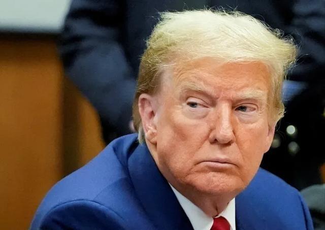 特朗普傻眼了吧，就在他出售武器装备给台湾，中国首次以“武力”威慑美国，中国公开表