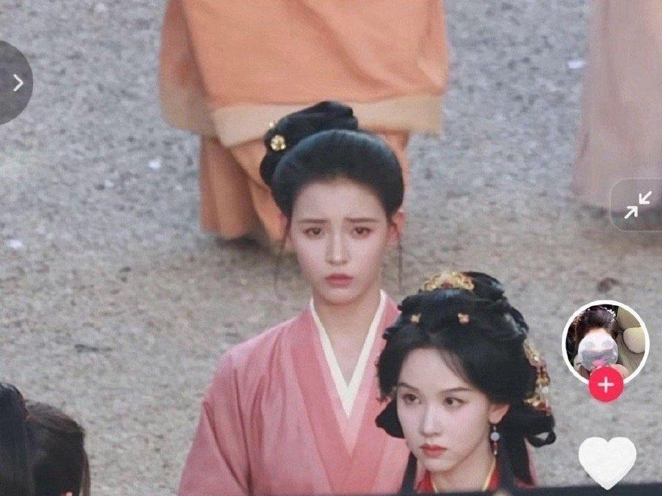 有人知道这个演丫鬟的是谁吗？天呐！在陈都灵旁边也不逊色，好美啊🙊