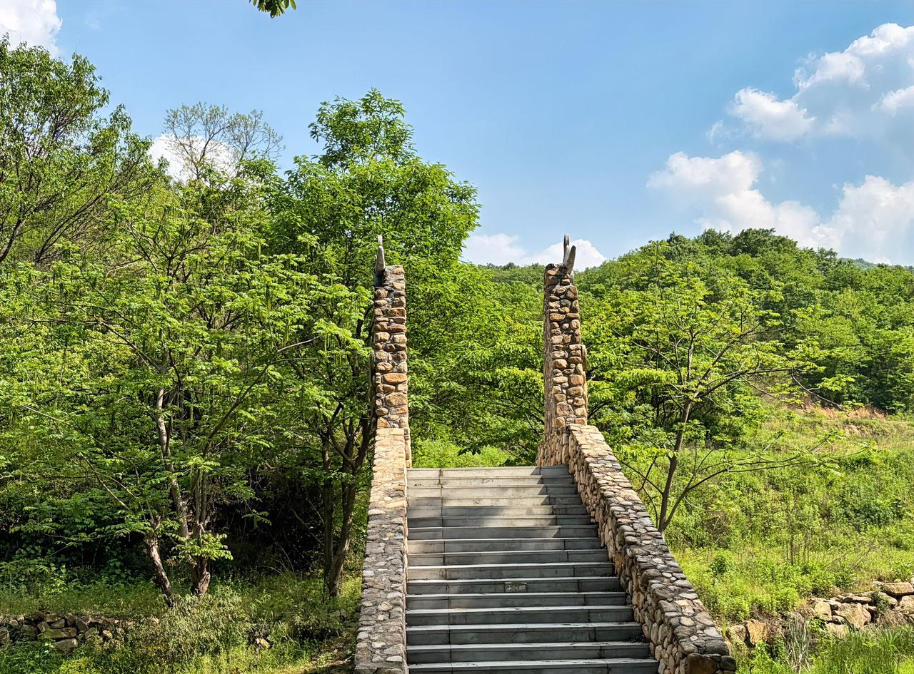我发现一件很有意思的事。闭嘴，真的能让你減少很多烦恼。人到中年才慢慢明白