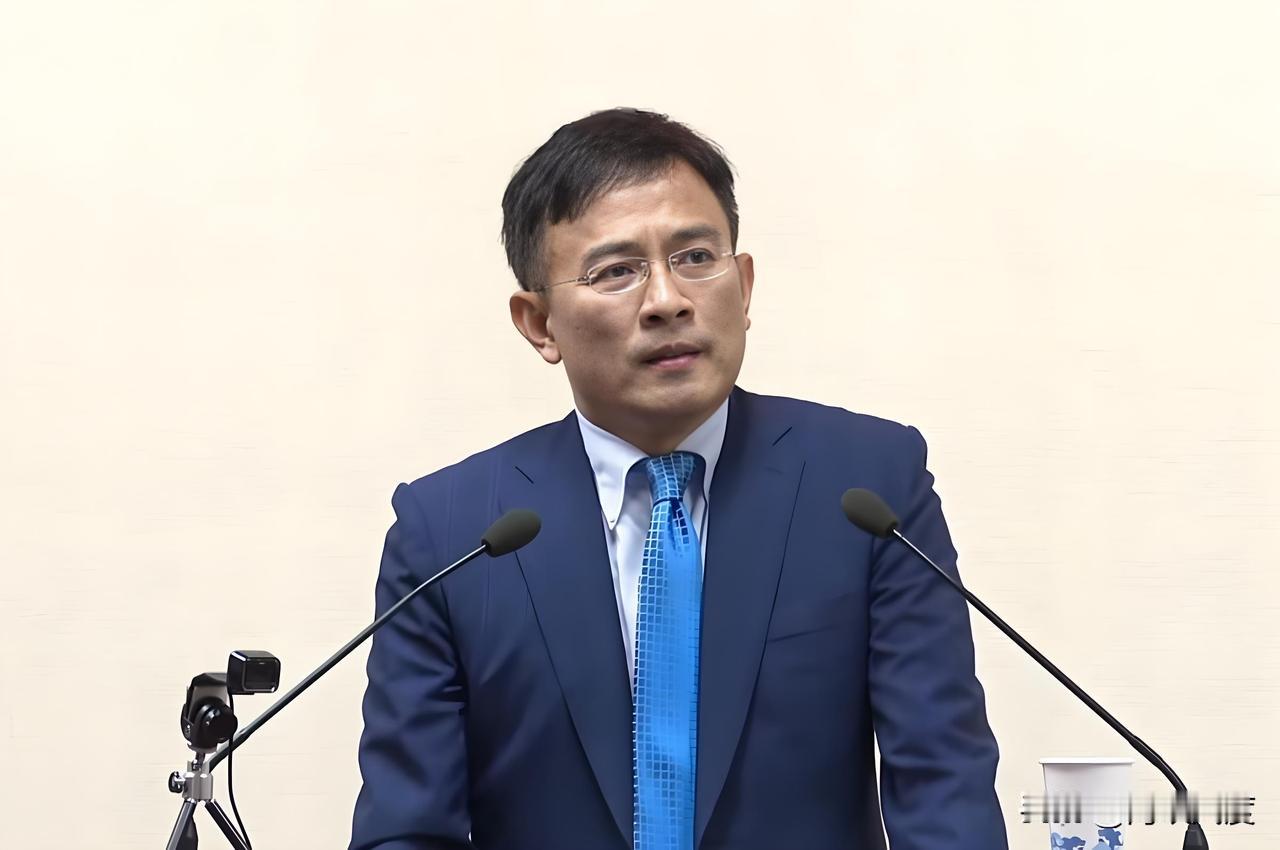 罗智强以彭文正示例回应黄暐瀚的反击，彭文正本尊回应了。黄暐瀚在憋了几天后，眼看