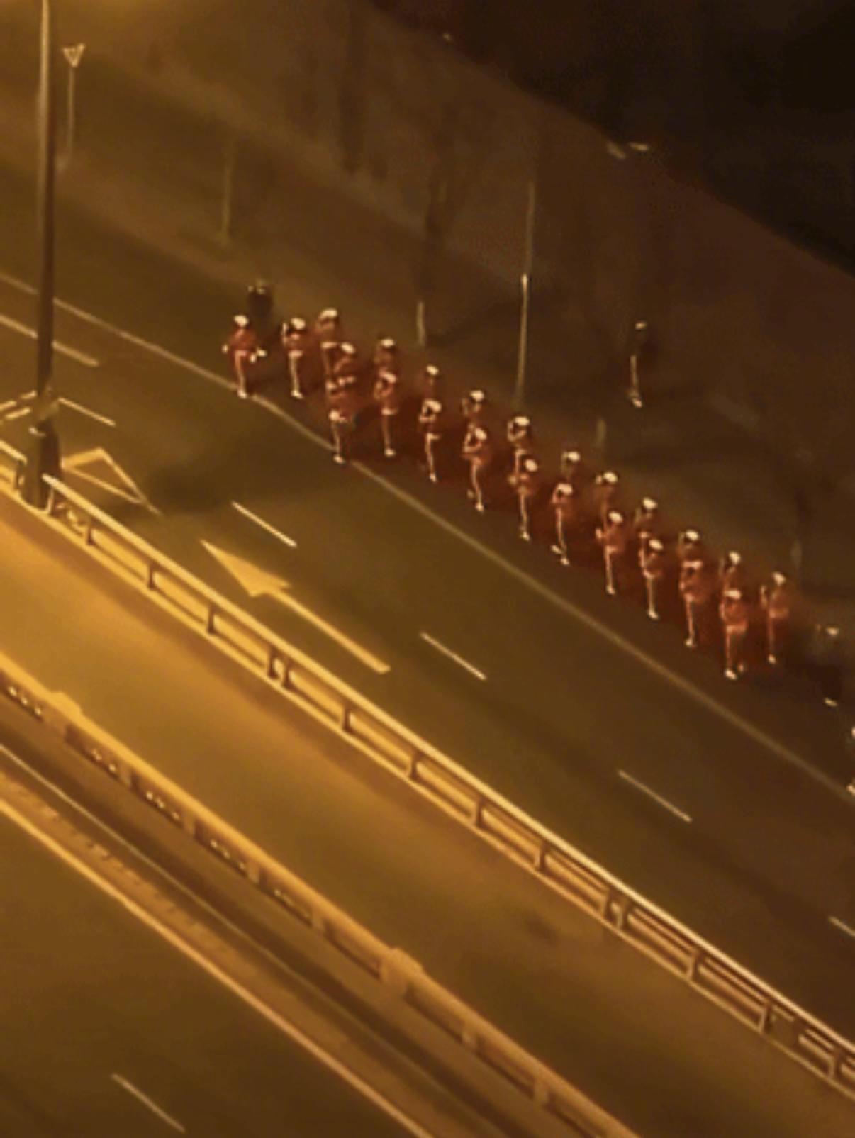 #太原12345回应暴走团凌晨扰民#【太原暴走团凌晨扰民，12345称难以由单位