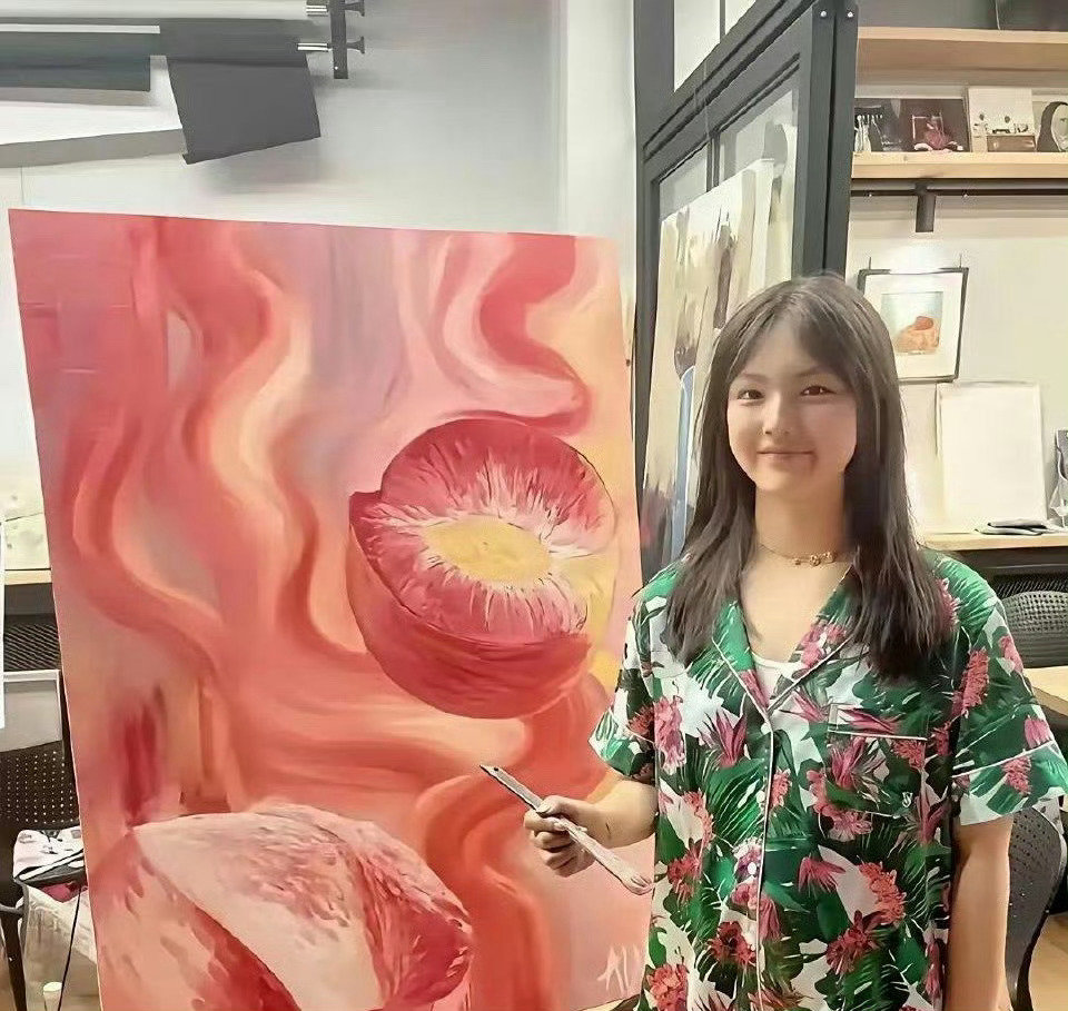 左边是冯小刚女儿的画，右边是李湘女儿的画，你们觉得她们有绘画天赋吗？​​​