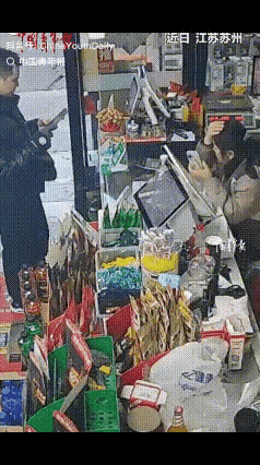 命中注定的相遇，一个善意的举动，改写了生死的剧本，苏州超市救人。一名男子到超