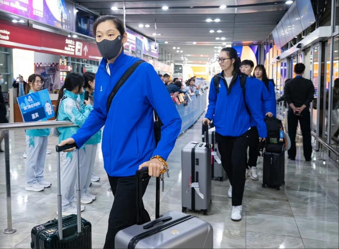 全运会女排决赛，河南女排由于朱婷的回归倍受关注，河南女排也由入八强都难的弱旅，被