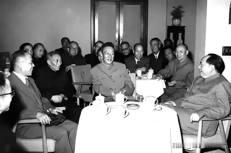 历史时光◆1961年“五·一”节，毛泽东主席在上海接见了包括苏步青、谈家桢、陈