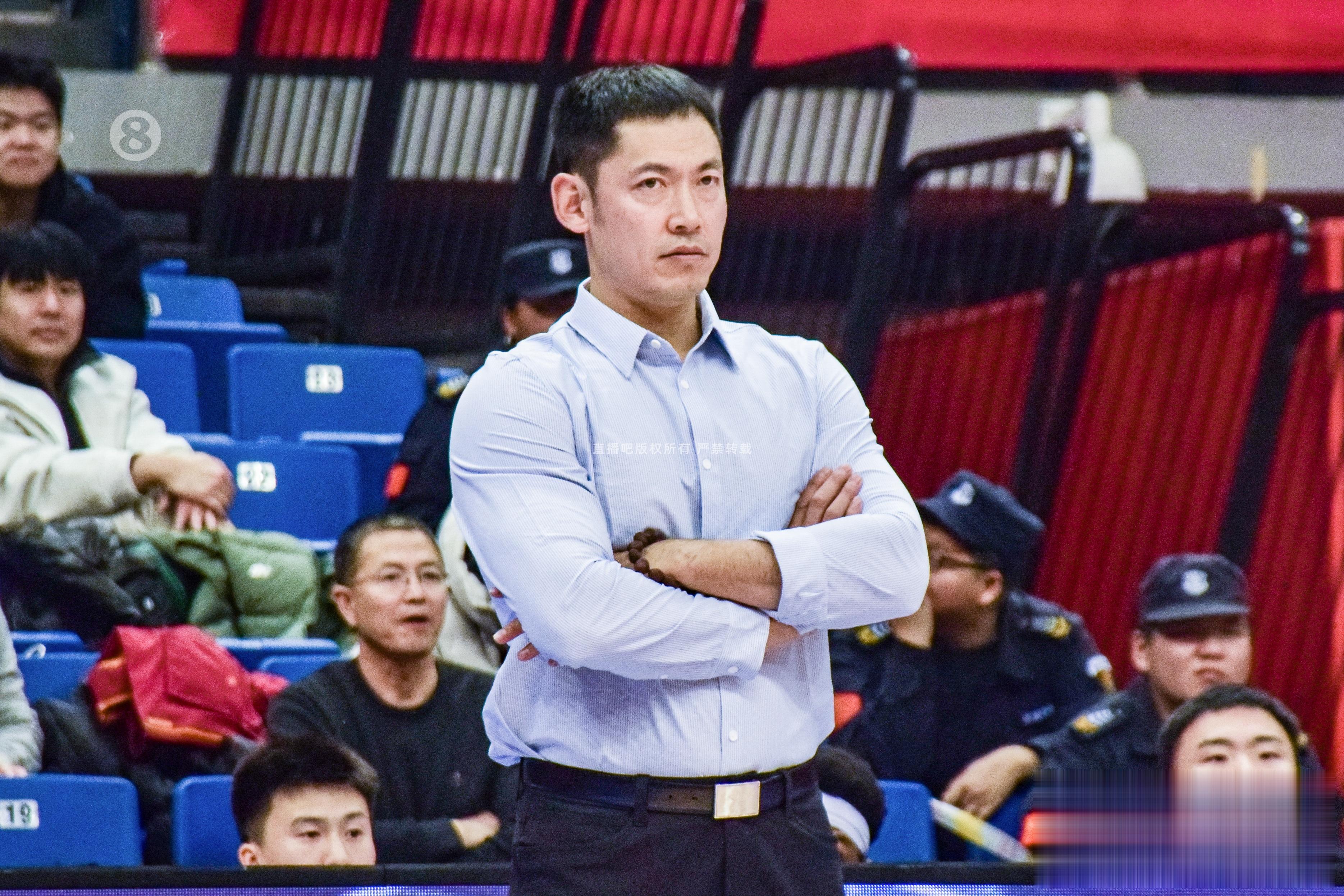 北控20分惨败! 媒体人: 现在球员不痛快不藏着掖着 张庆鹏帅位危矣