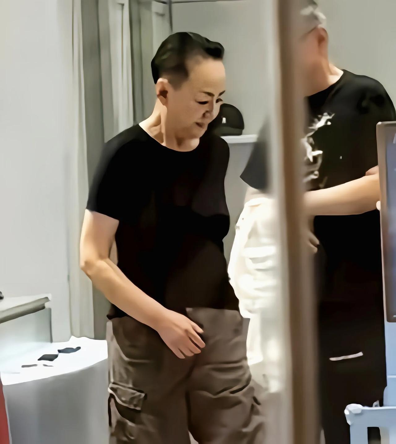64岁宋丹丹不显老，精气神十足像四十岁，完全颠覆搞笑大妈形象说起宋丹丹，不少