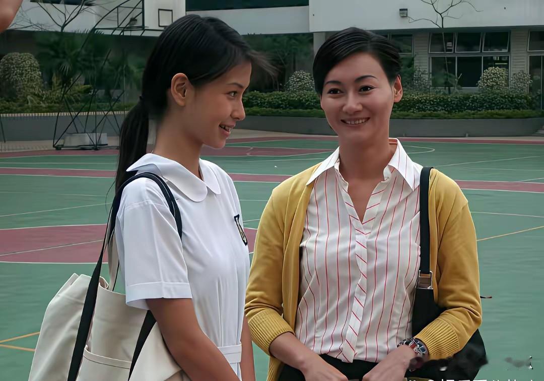 不得不说，杨颖年轻时候也长得很一般啊！[捂脸哭][捂脸哭][捂脸哭]