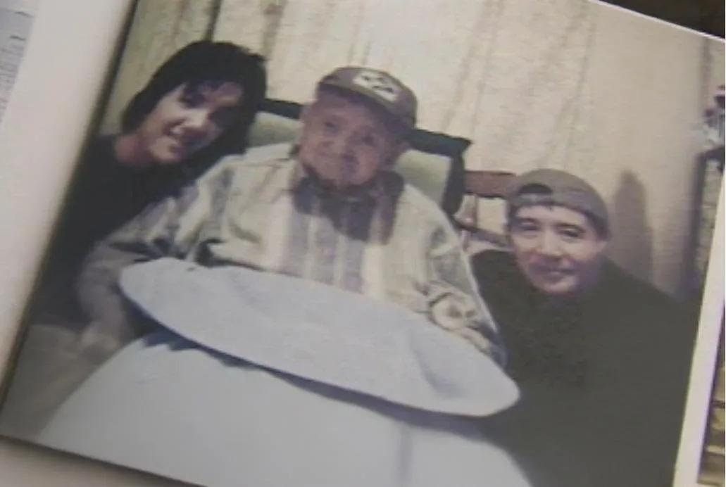 2000年，孙元良晚年，一张珍贵的留影，他是抗日名将，儿子是赫赫有名的影星秦汉