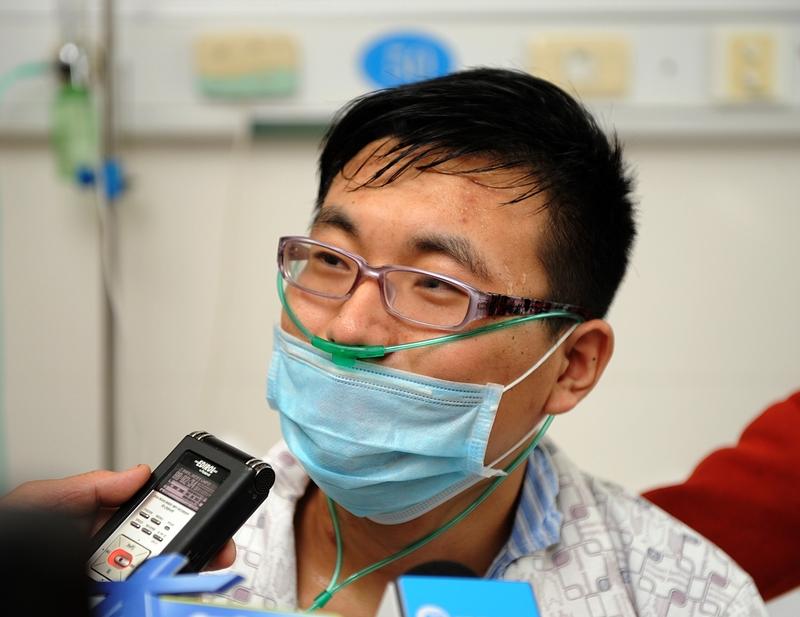 今天有病人来办理特药，他是肝移植手术后的病人。他说，因为有百万医疗，让他活了下