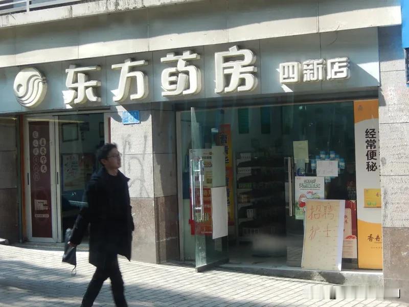 最近好多人刷到“10月医保缴费年限要调整,男性得缴满30年”的消息,都慌了。其实