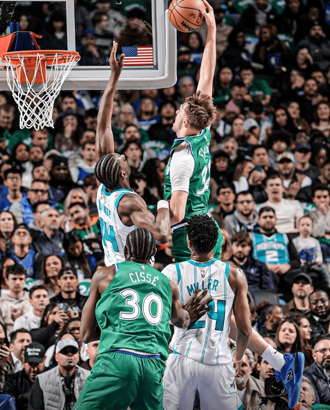 这场球算是弗拉格交学费了，关键球传球是不对的，顶着包夹也得干。你不打就别要球，