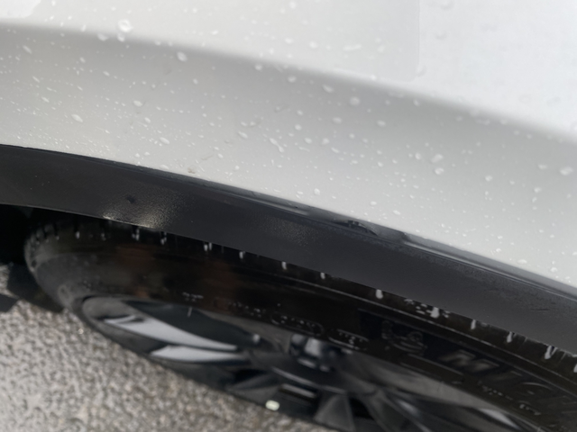 一大早在高速上被教育了没撞击没涉水，听见车身砰砰响赶紧靠边查看，就这？