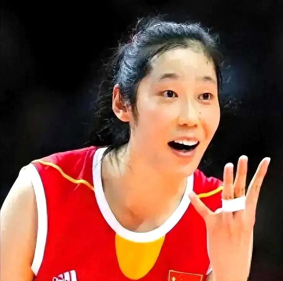 世联赛开始时，中国女排主教练赵勇抛弃了朱婷、袁新月，把一帮十六七岁的孩子招到国家