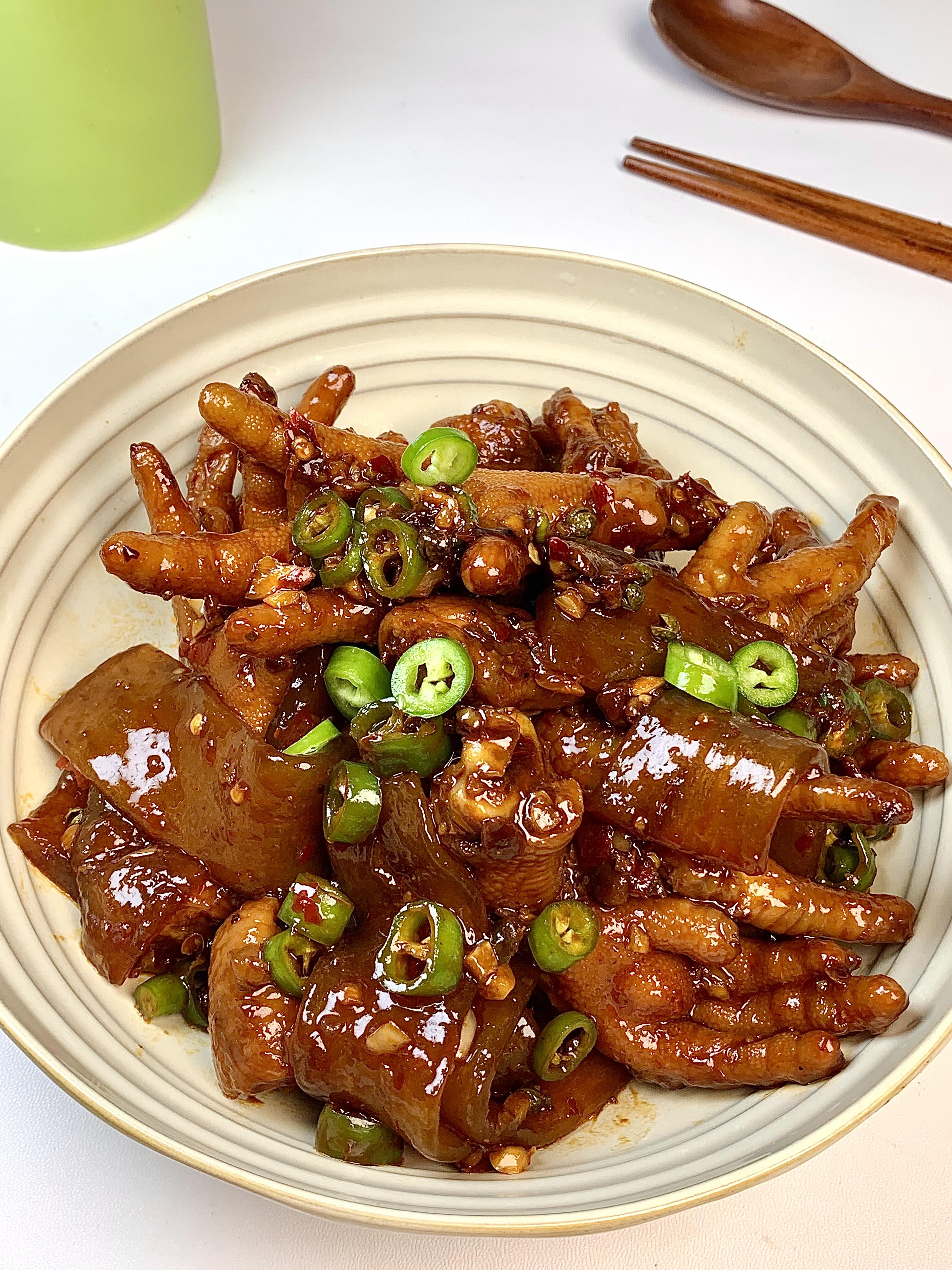 救命！这个宽粉鸡爪煲直接封神😭香辣入味巨下饭谁懂啊家人们！挖到宝了😭