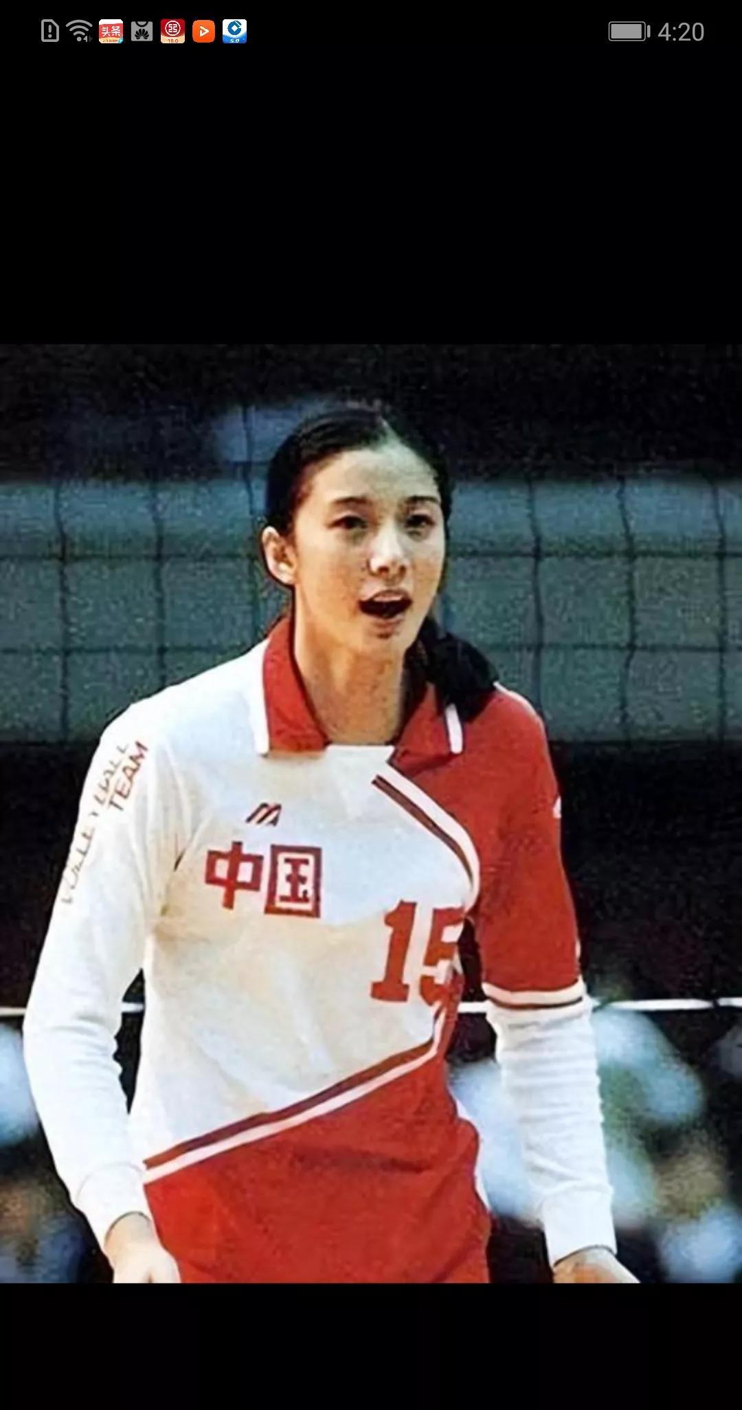 陈厚羽，副攻，在国家队号码为15号。同是上海队的国家队副攻还有李月明，1.8