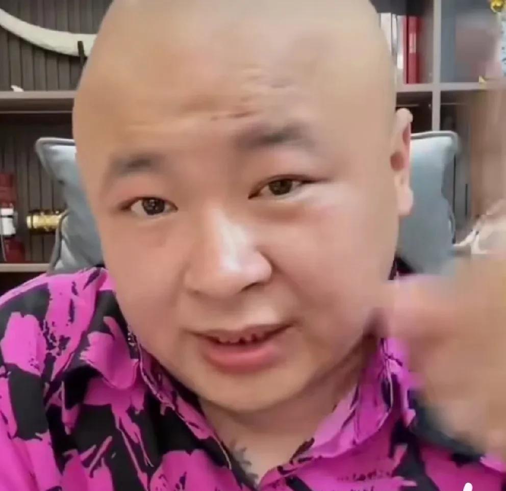 老狗爆料称，牌牌琦绝对有十个亿，方丈没钱还欠饥荒！老狗表