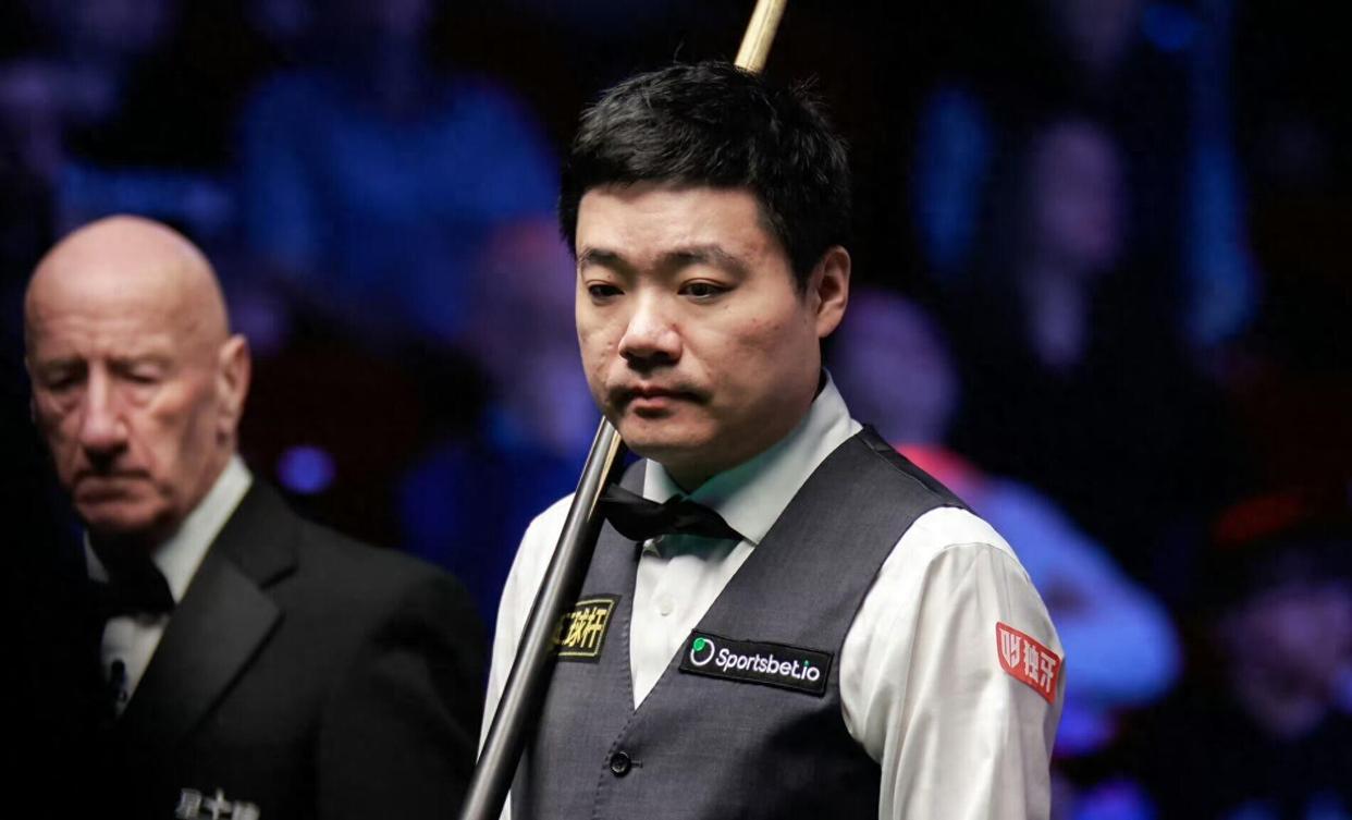 北京时间11月20日，2025年斯诺克利雅得“金球”狂欢季锦标赛结束一场焦点比赛