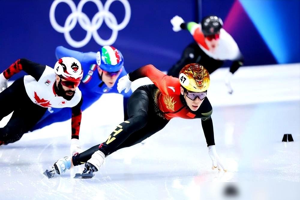 你昨儿看短道世锦赛了吗？我差点拍桌子！孙龙刘少昂全歇，中国男队靠19岁张柏浩一天