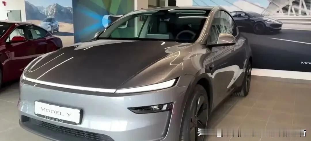 有位90后车主把他的ModelY开了三年愣是就没换过，他说的那句“省心”可就把