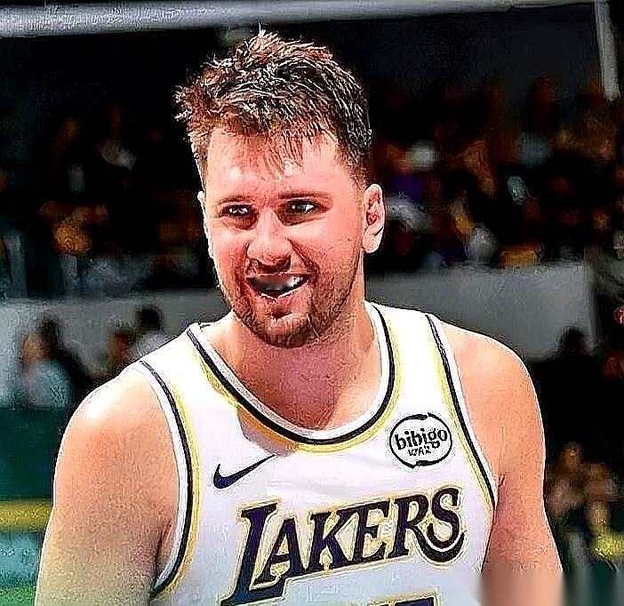 35分！听着像战神下凡，对吧？可我告诉你，这35分，对比赛的影响几乎是零。丹