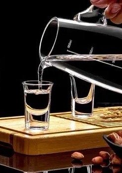 白酒是白酒，茅台是茅台。白酒公司一季度业绩PK：贵州茅台：收入514亿，净利润2