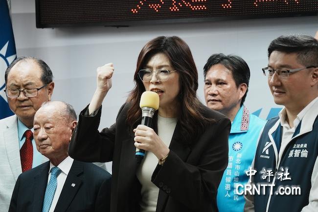 郑丽文批“台独”毁台湾安全，逼向战争边缘中国国民党主席郑丽文21日赴新北市党部