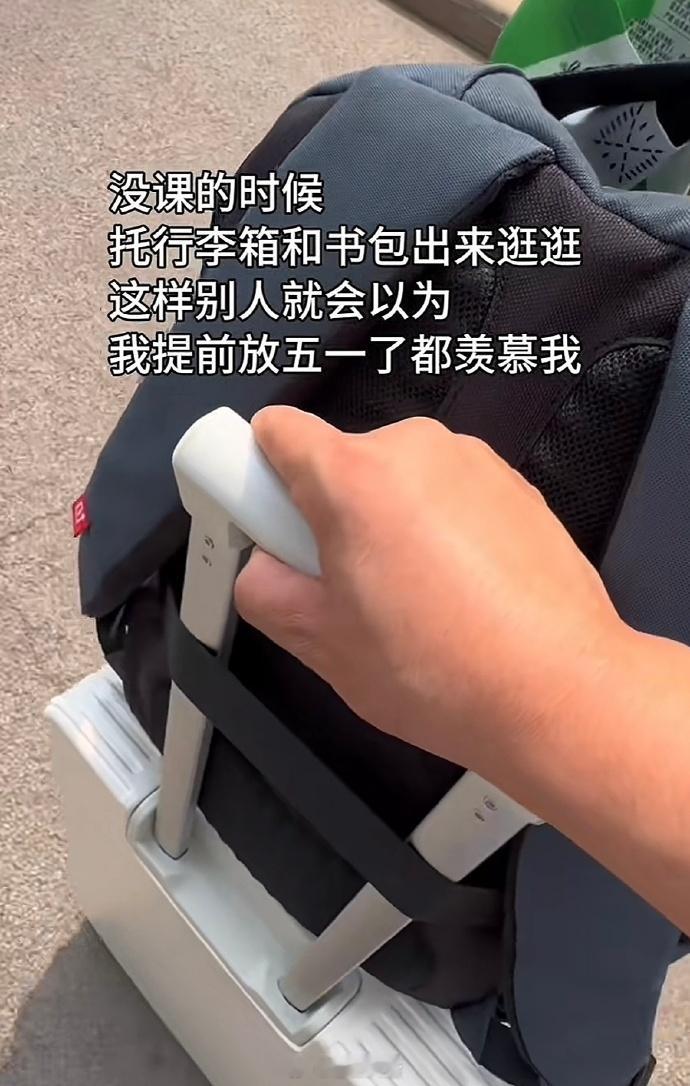 是不是只有大学生才这么莫名其妙啊🤣👌果然AI永远代替不了人类啊​​​