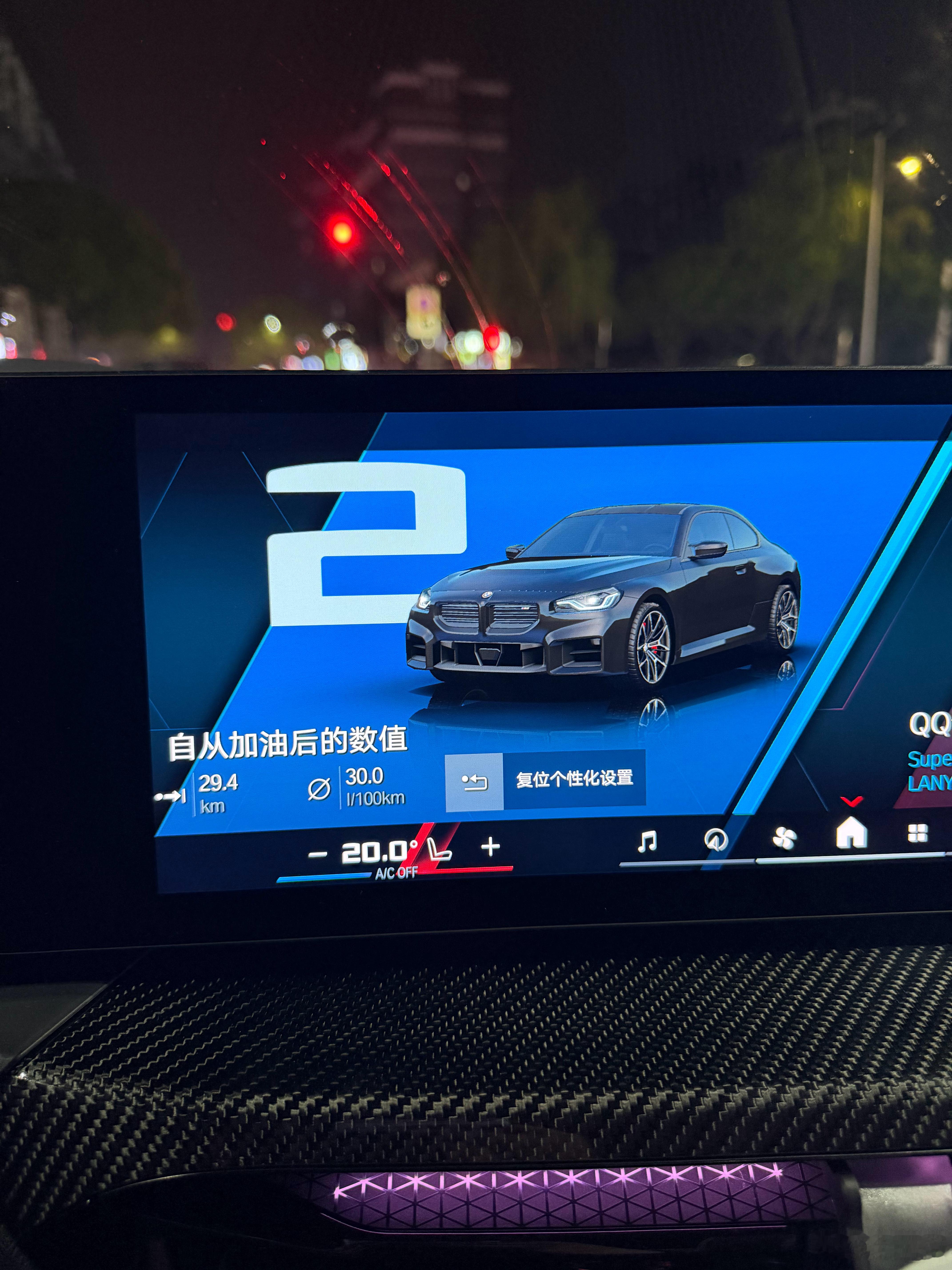 出门买瓶冰镇啤酒，来回5公里，啤酒8块，油费16块