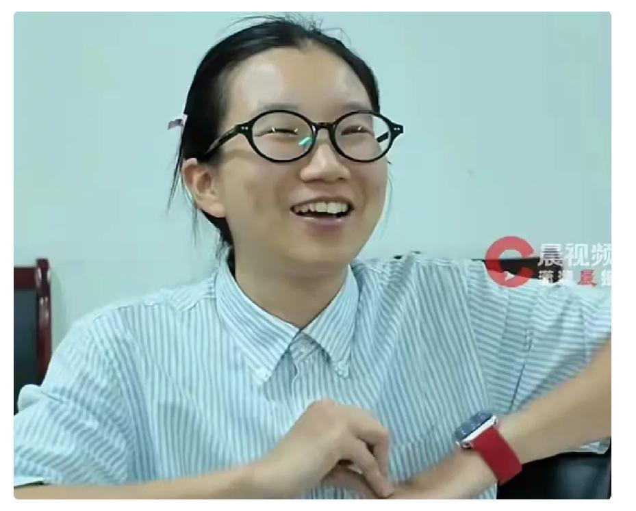 长沙医学院最近火了。因为该校第一临床学院学生曾欣，是建校以来第一个考上北京大学
