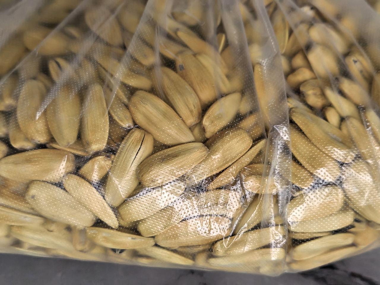 还没到腊月半，吃的喝的已经开始涨价了！猪肉、排骨每斤上涨2元，青菜涨幅不一