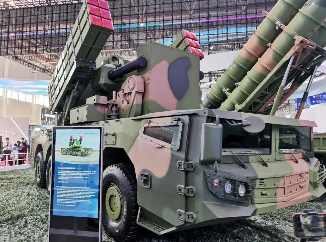 火力全开！中国FK-2000防空系统震撼亮相前两天，苏丹西部的夜空被一道刺眼