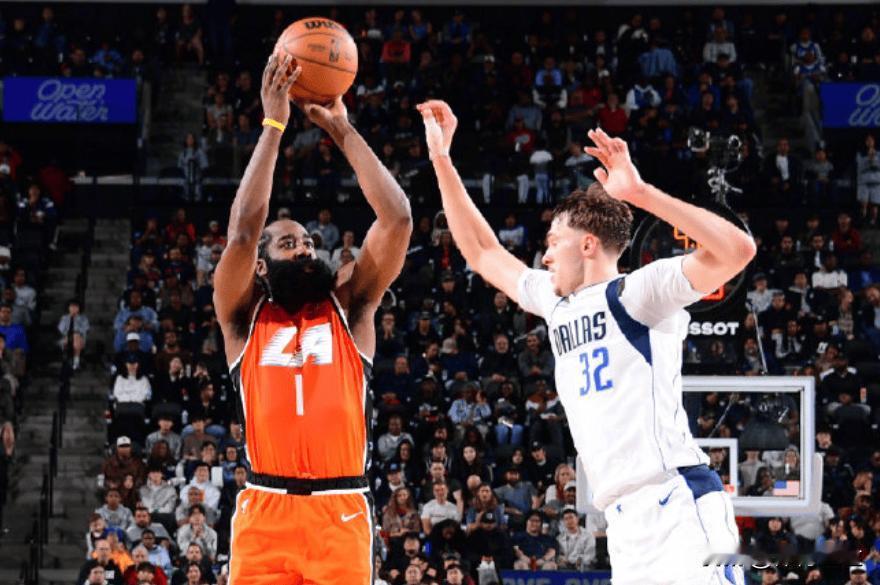 快船又输球了，这次主场输给独行侠，遭遇四连败。湖人记者RajChipalu说这