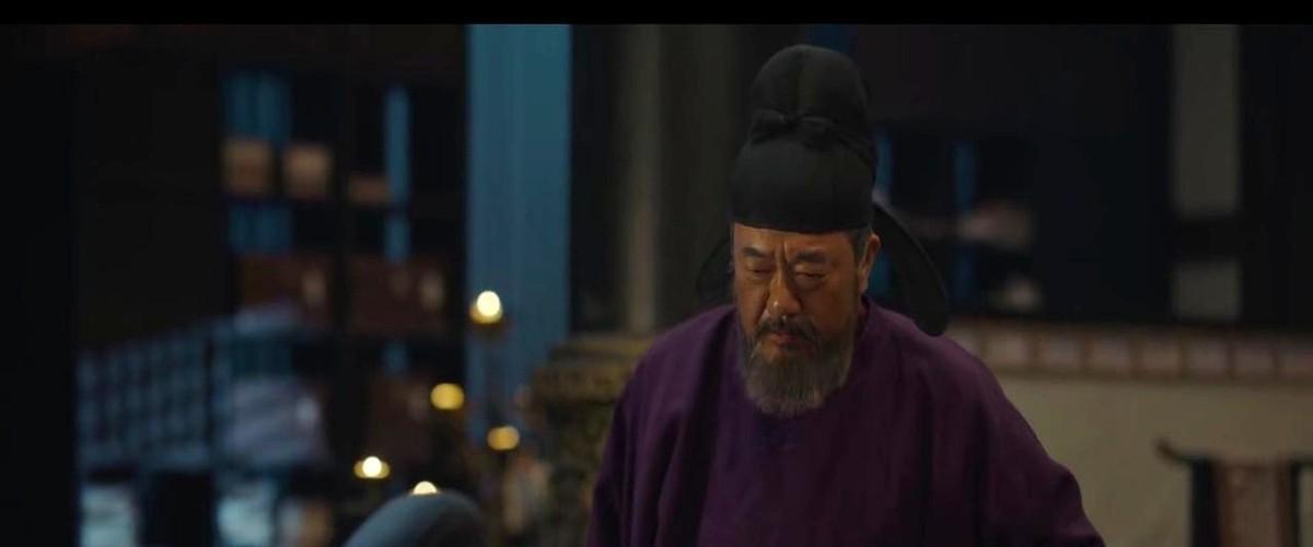 他笑着说“我会照顾好你家人”，对方却听得浑身发冷。这是《太平年》里冯道对赵弘殷