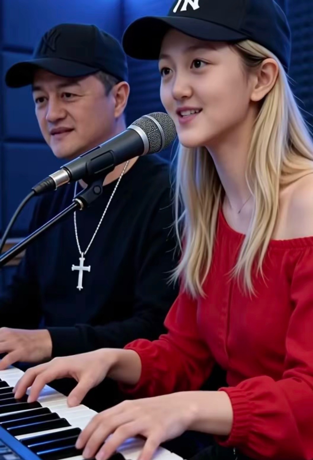 谁看了李嫣现在的样子不感叹一句女大十八变！当年那个被天使吻过的小宝贝，如今直接长