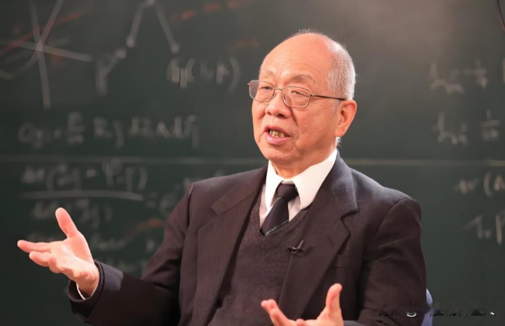 美籍数学家丘成桐在清华任教，被问到：“您现在的薪水有多少？”丘成桐回答：“我在中