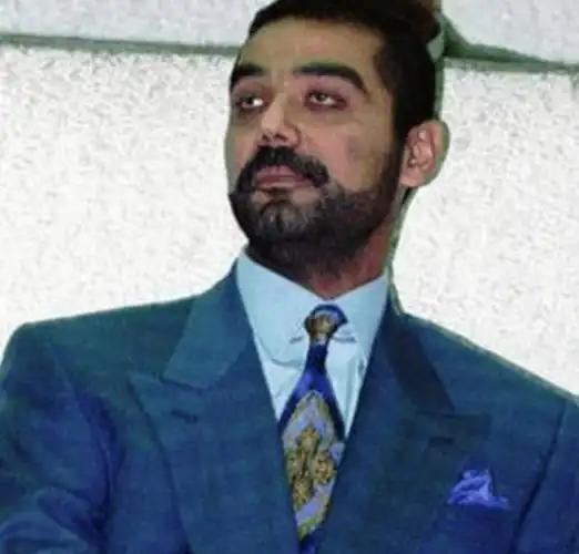 逃亡路上连杀17名贴身保镖，被美军击毙后，口袋里竟搜出“伟哥”、避孕套和大量现金