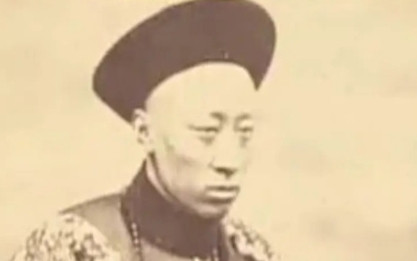 1869年，太监安德海被一个巡抚给杀了，慈禧生气地喊道：“敢动我的人，是不是不