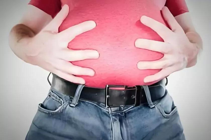 【68岁大爷频繁打嗝查出癌王！这四个身体信号太会“伪装”，很多人当成小毛病】