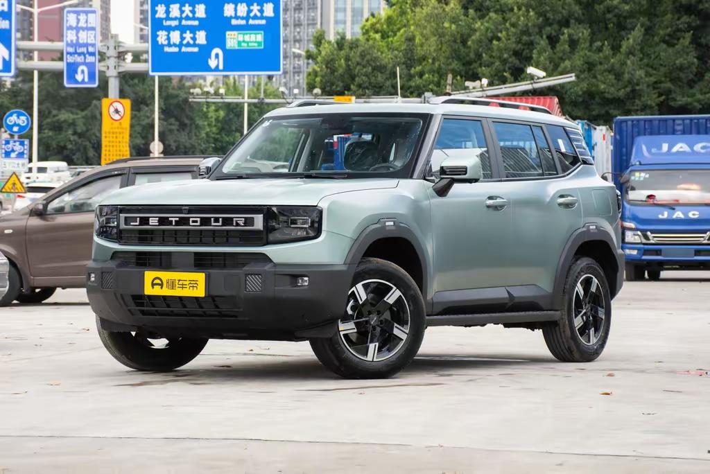 今天来跟大家唠个真实经历。我车后视镜有点问题，去4S店检修。闲着也是闲着，就去展