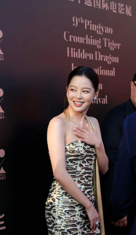 在威尼斯斩获影后的辛芷蕾，近期，首次在国内亮相，受邀参加平遥国际影展。只是她