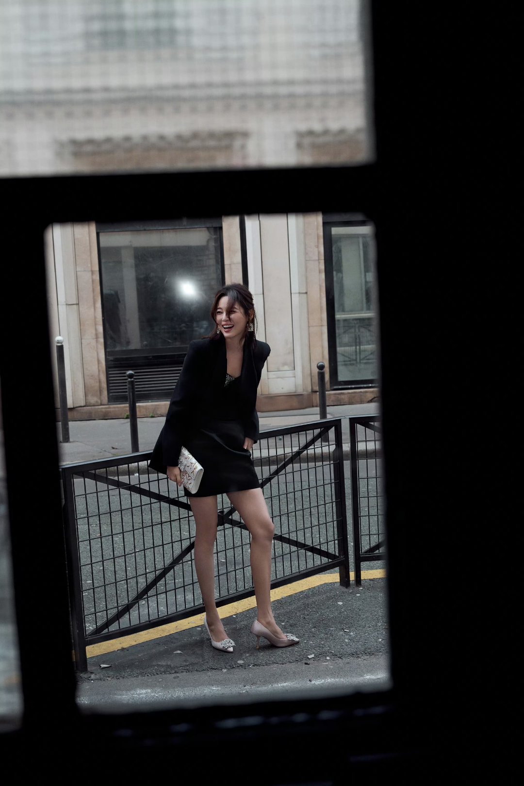 辛芷蕾在巴黎时装周出图，红气养人，蕾子好美！