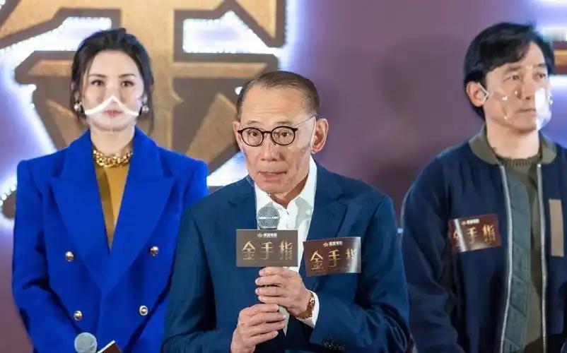人们只看到英皇现在的顶流，谢霆锋稳坐顶流数十年，容祖儿稳居乐坛一姐宝座，Twin