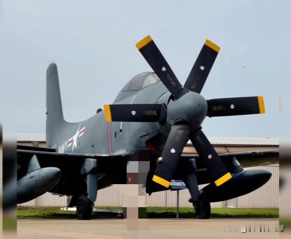 单发攻击机里的“巨无霸”，A-1攻击机尺寸堪比轰炸机A-1攻击机的体型堪称