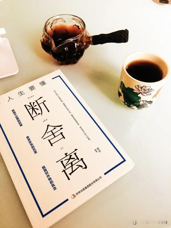 我的手机用了五年存了两万张照片，我的房子住了八年，物品越来越多，我开始断舍离了。