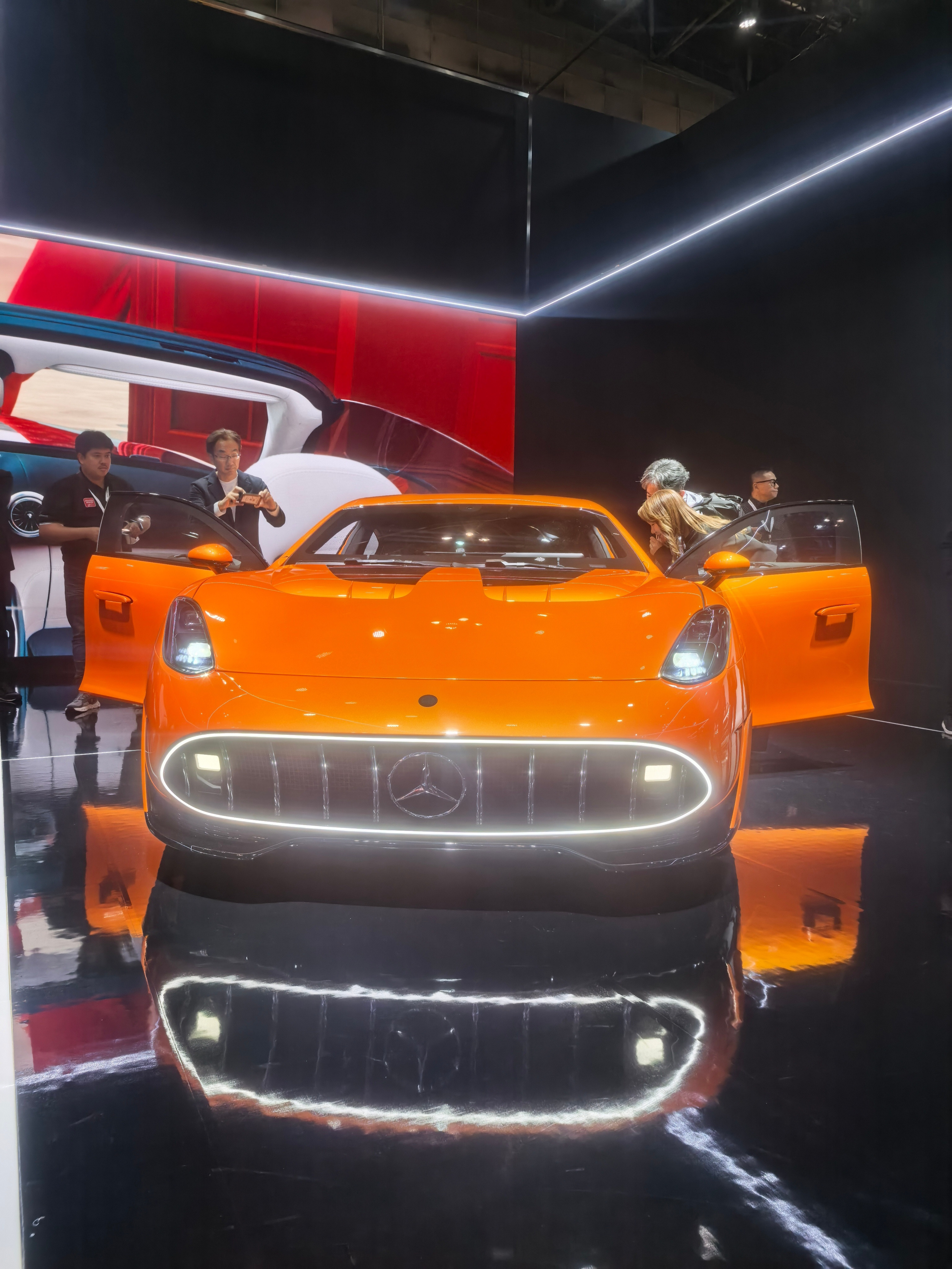 AMG概念轿跑亮相东京车展梅赛德斯-AMGGTXX概念轿跑于2025东京