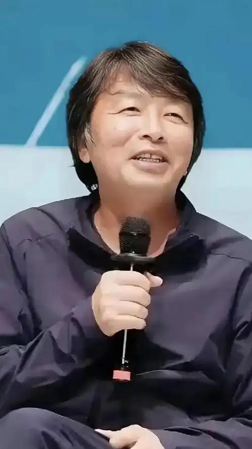 刘震云说："地痞流氓的老婆，都很温柔；正人君子的老婆，都是八婆；好汉无好妻，懒汉